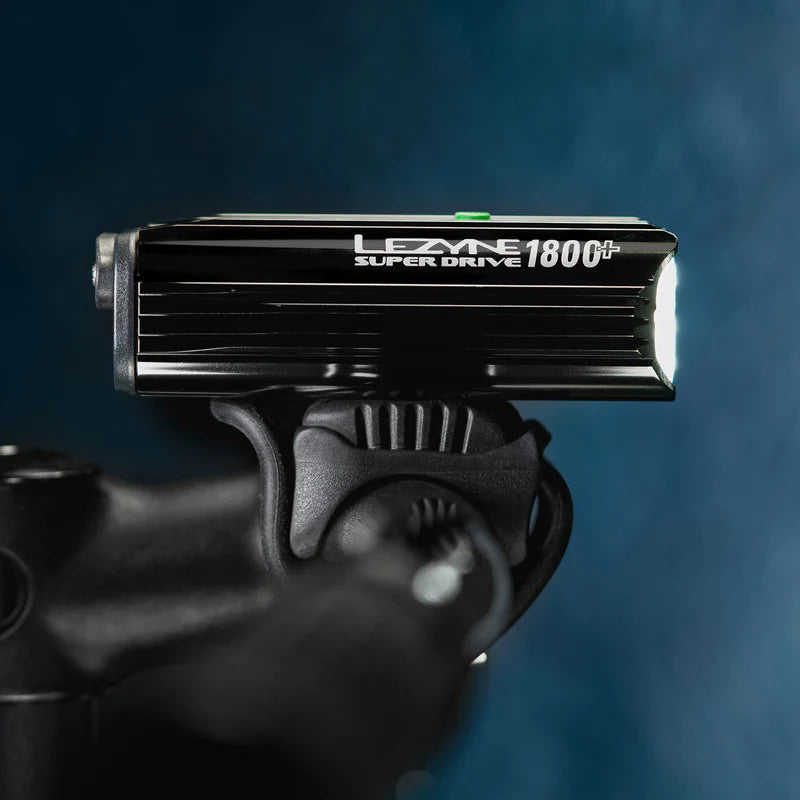 Lezyne Super Drive 1800+ Smart Front | BikesOnline.com
