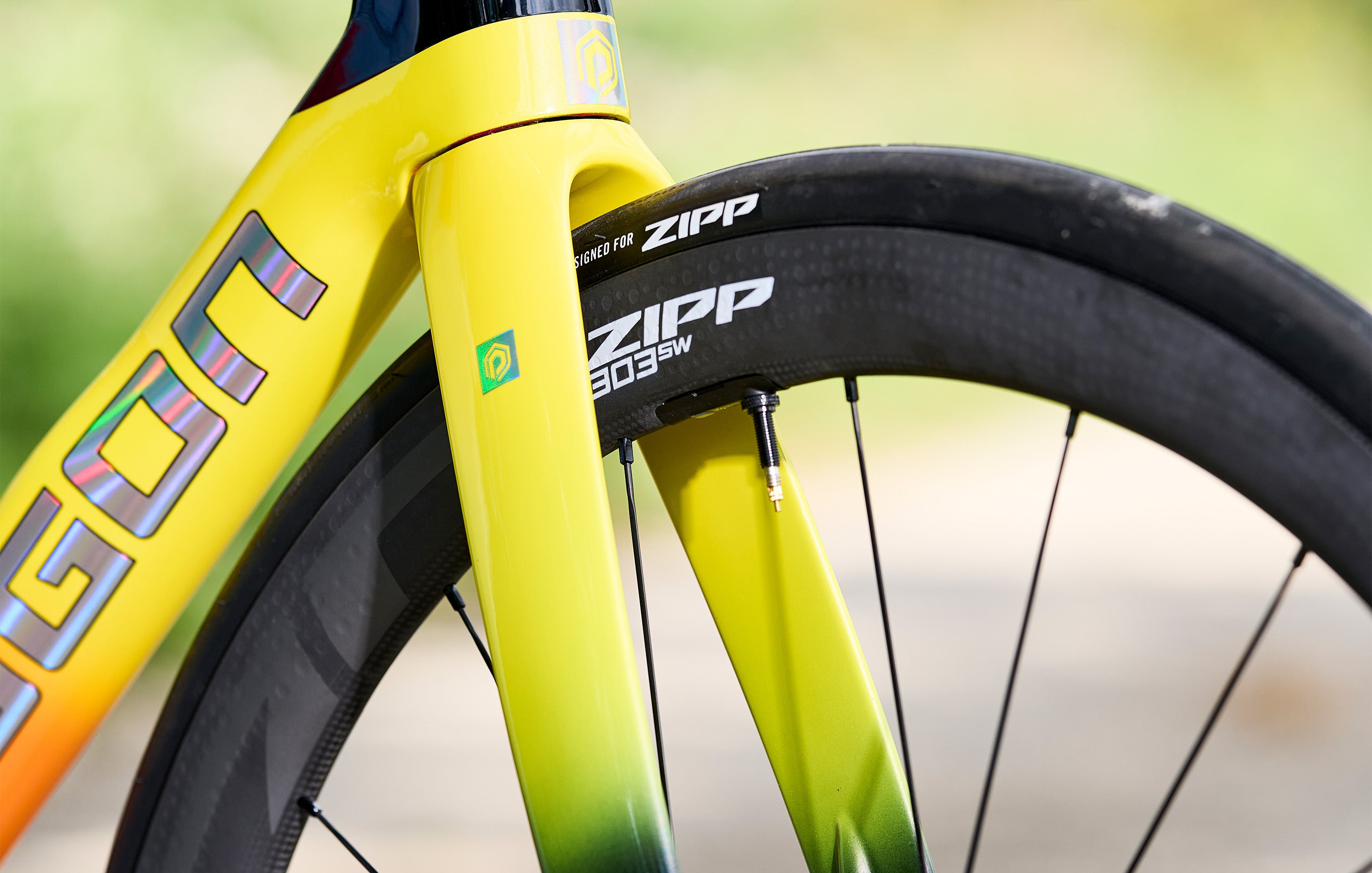 Polygon Helios A0 - SRAM Red AXS Carbon Ro | BikesOnline.com